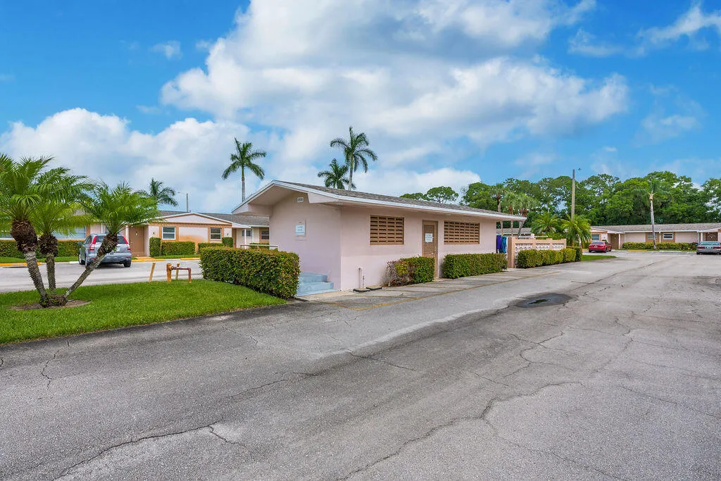 2523DudleyDr.BWPB-22
