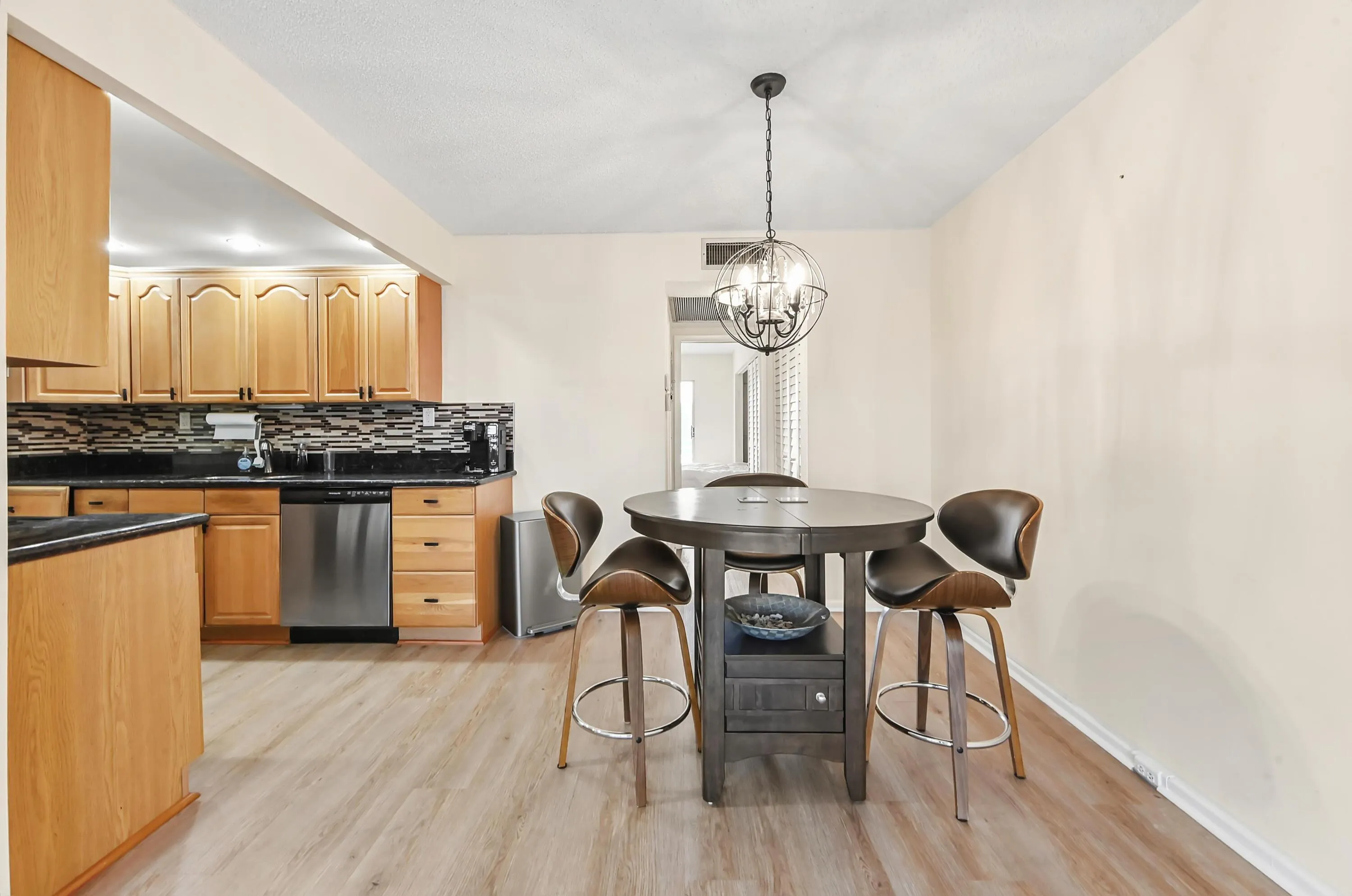 06 Dining area 01