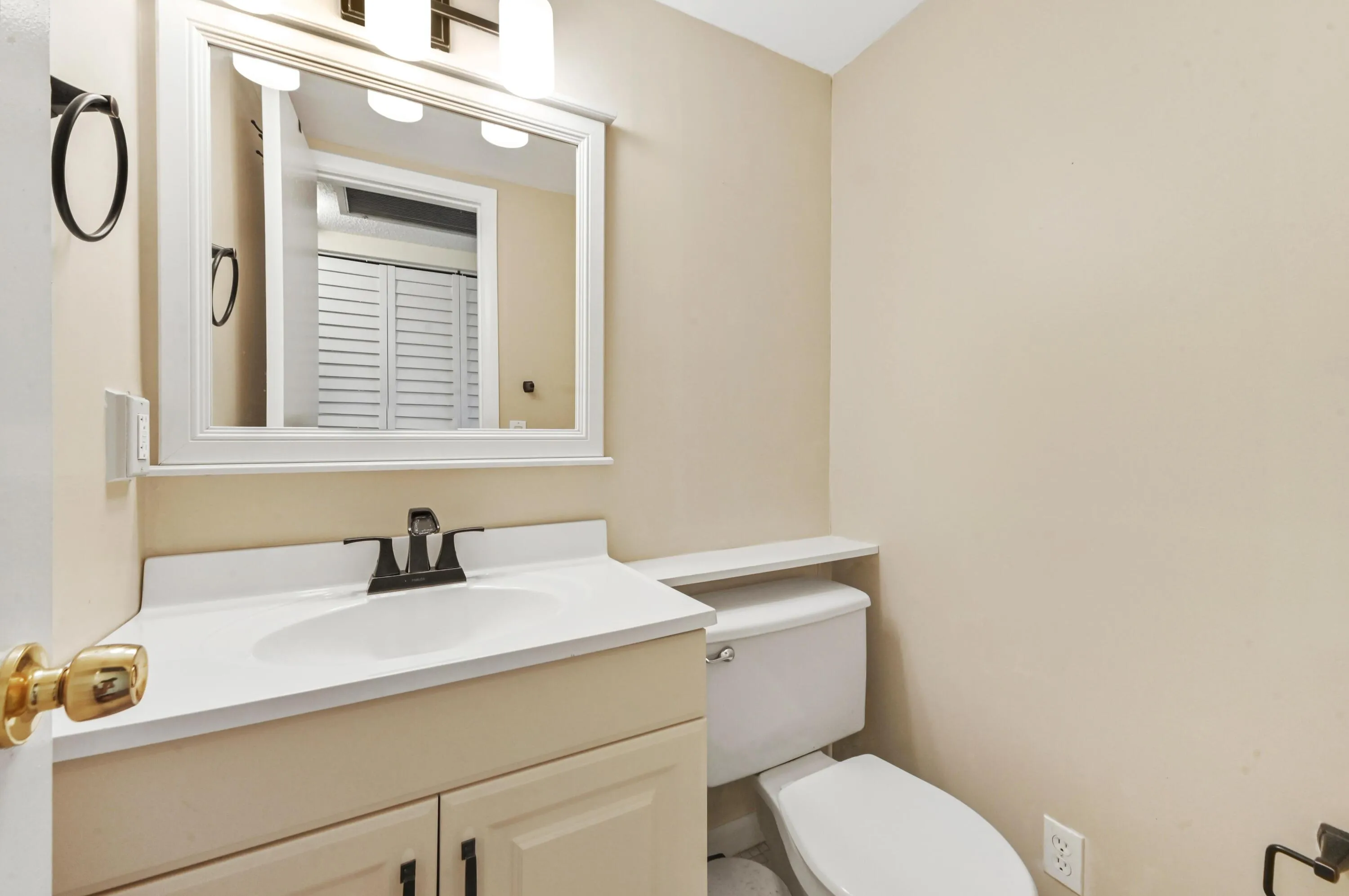 10 Bathroom 02