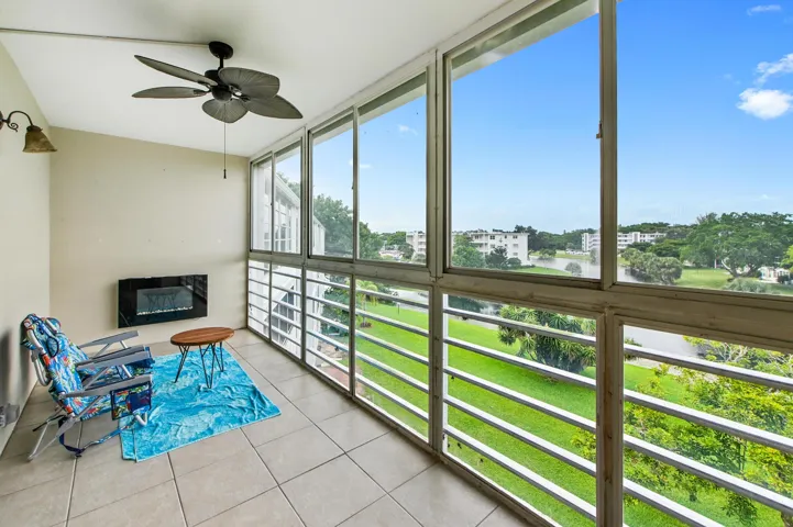 16 Balcony 01