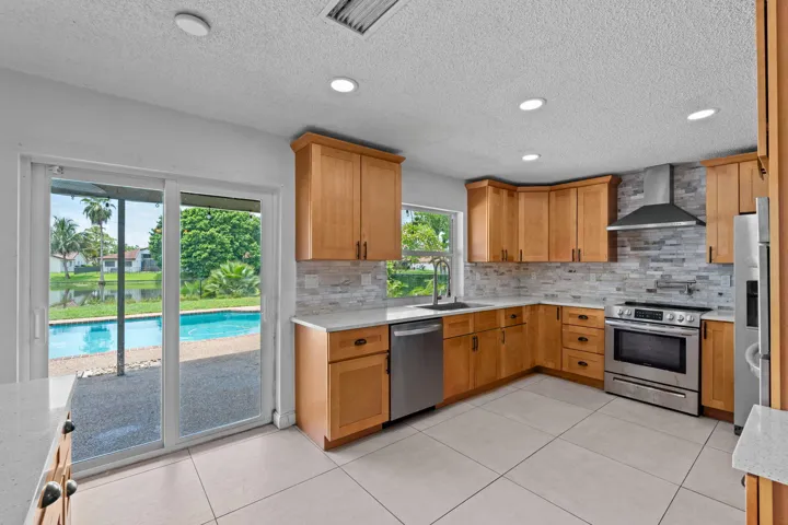 16-web-or-mls-A7404142