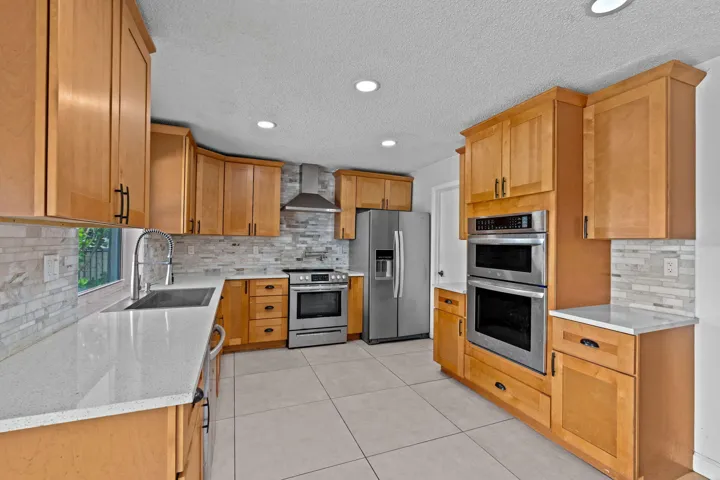 17-web-or-mls-A7404145