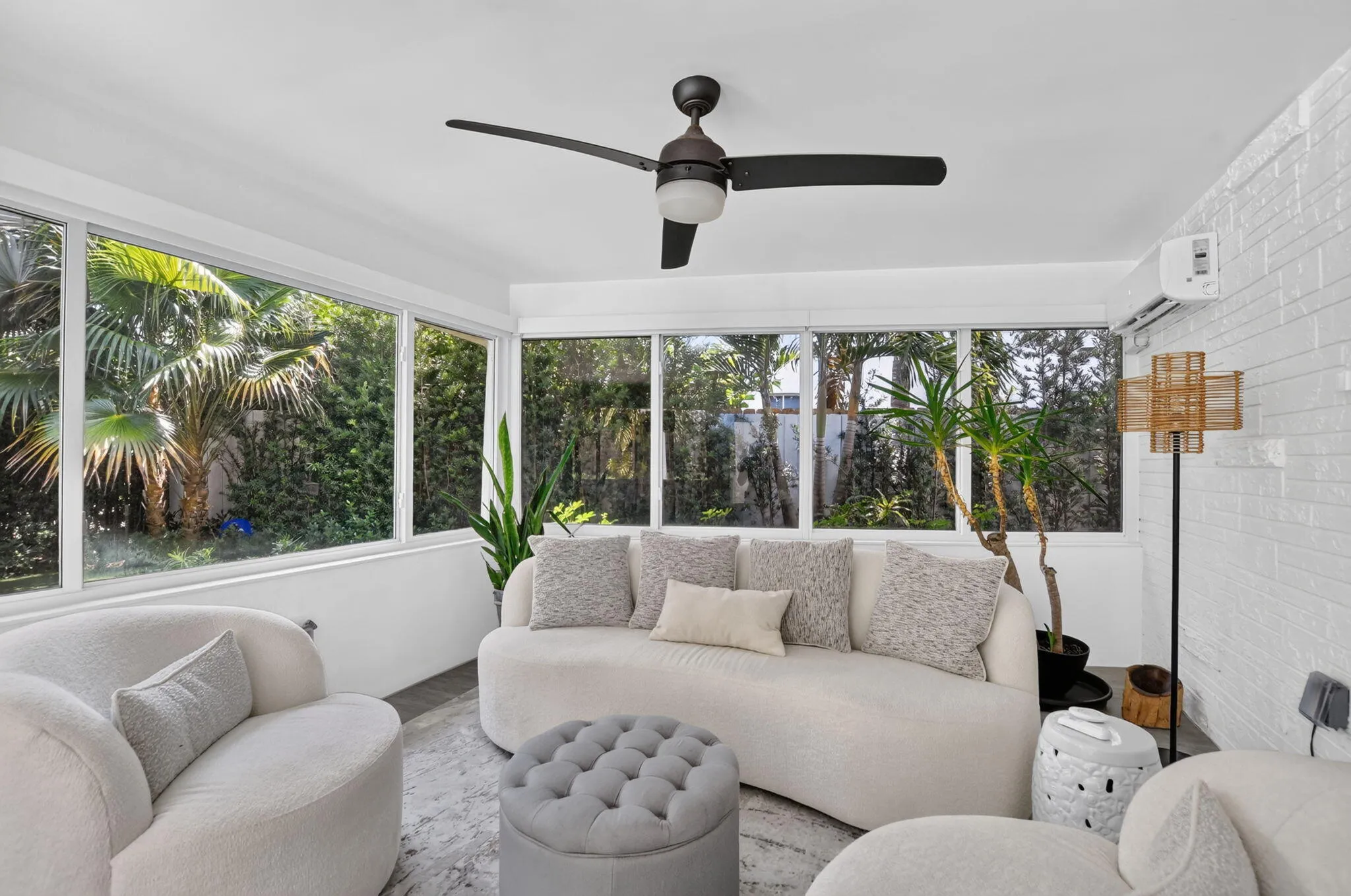 NAMASTE! kick off your shoes and leave the world behind, you are safe and surrounded by a very private very green tranquil yard and extremely relaxing sunroom, bring your favorite newspaper, book, blanket and of course your fur child, this room will bring you NIRVANA : )