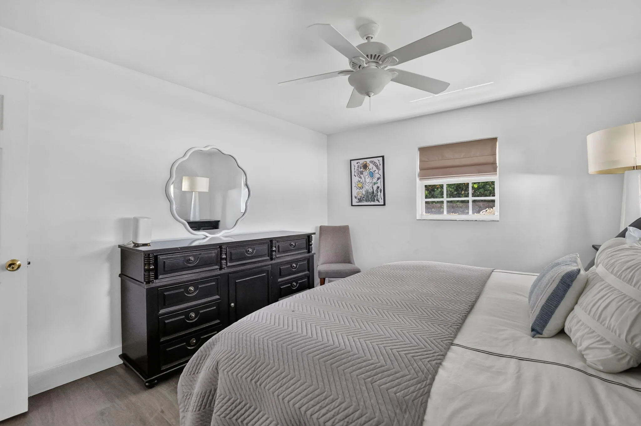 OVERSIZE GUEST BEDROOM