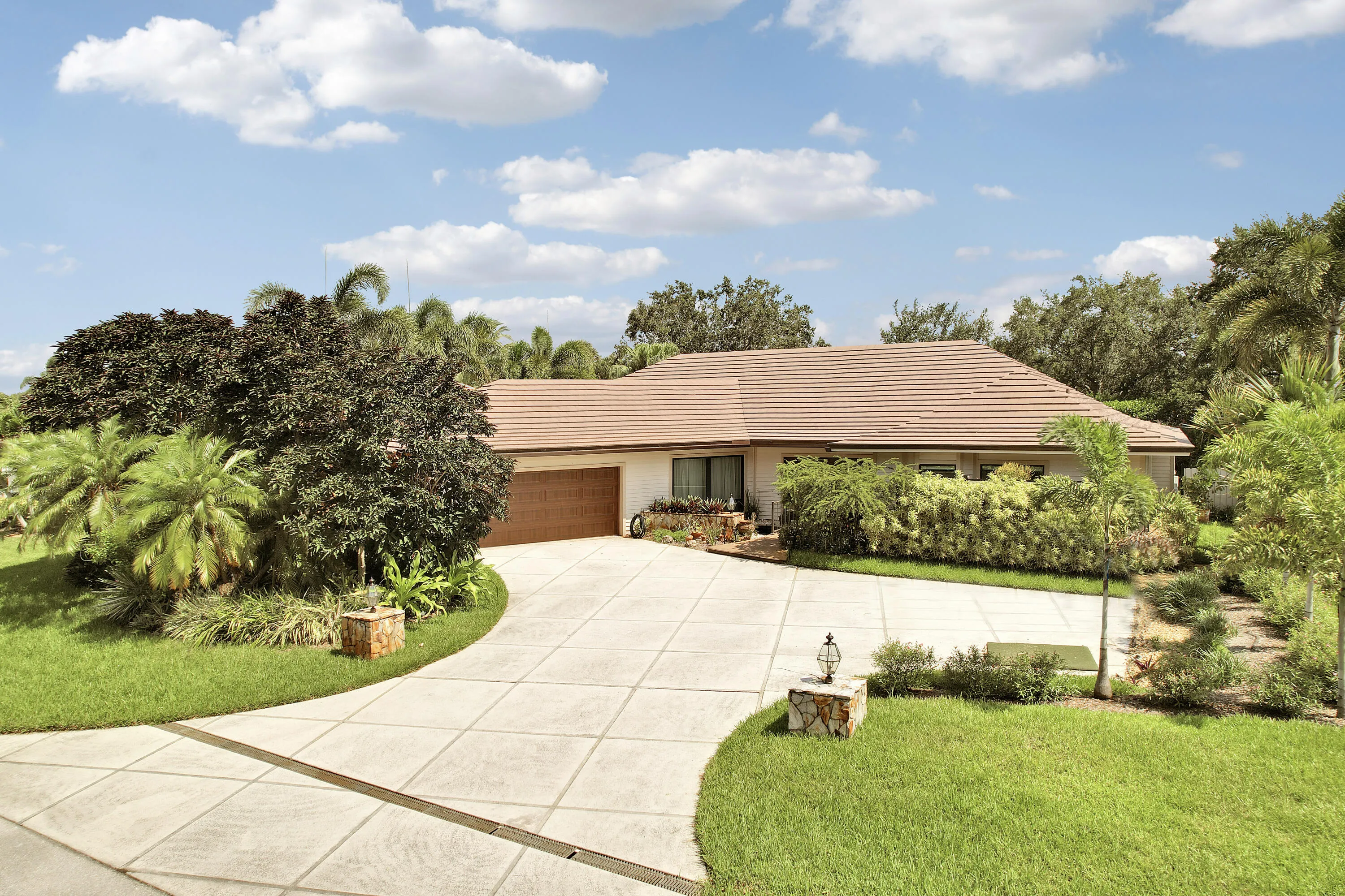 Exceptional curb appeal, tropical landscaping, and a beautifully maintained interior define this singlestory home. Located in a quiet, desirable neighborhood close to everything Palm Beach Gardens has to offer.