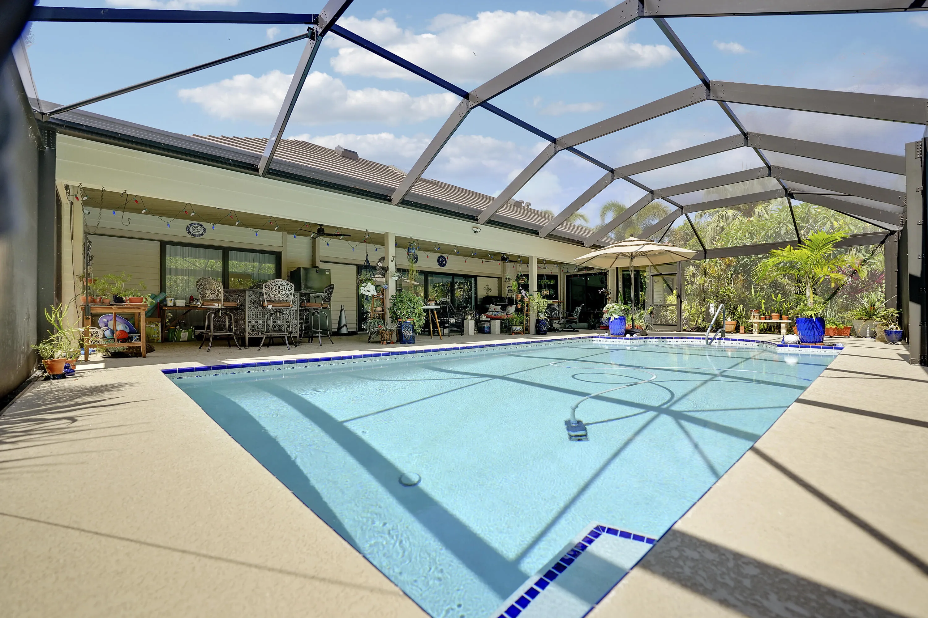 Large screen enclosed backyard with covered lanai for outdoor entertaining