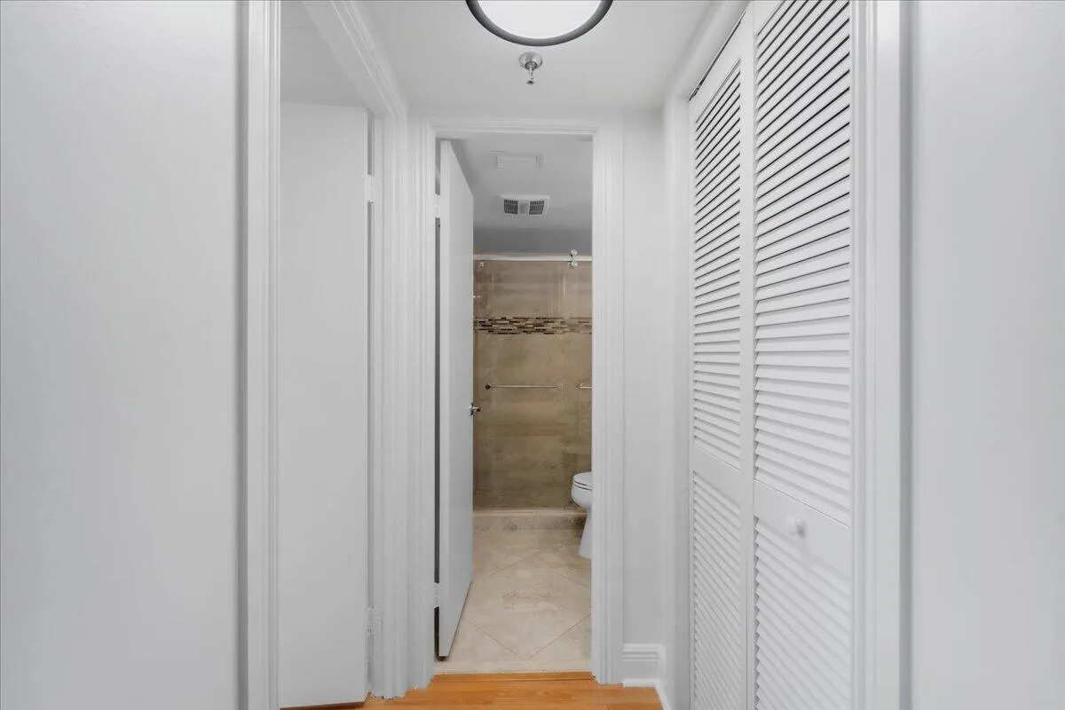 HALLWAY BETWEEN LINNEN CLOSET AND BATHROOM 2