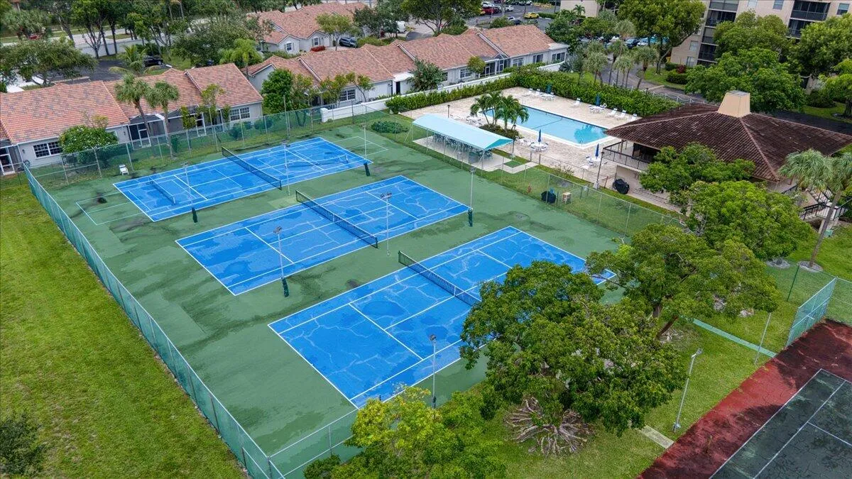 COMMUNITY TENNIS COURTS & PICKLEBALL