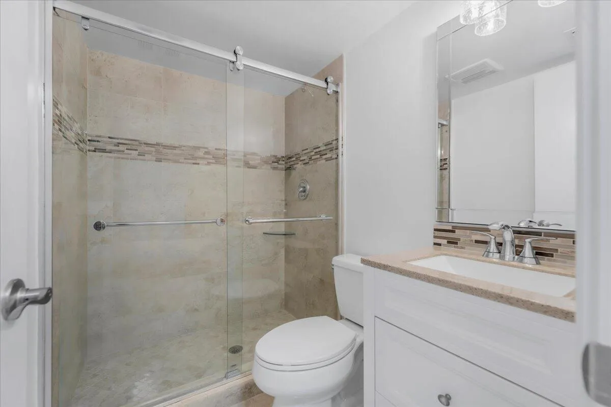 BATHROOM 2