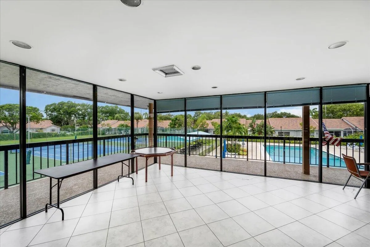 INTERIOR CLUBHOUSE