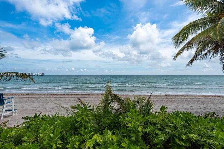 BEACH COMMUNITY