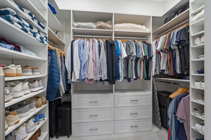 walk-in closet