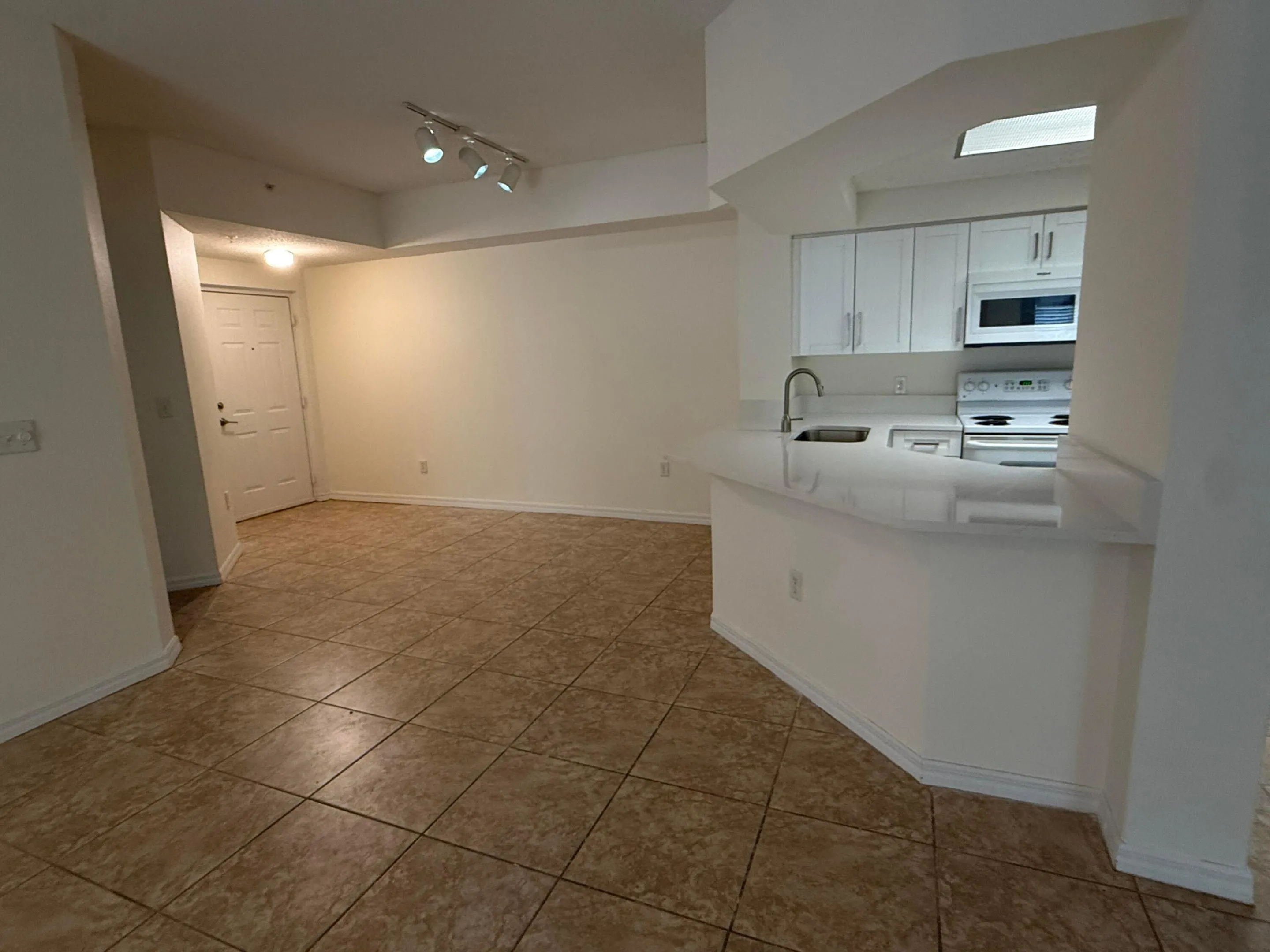 Dining Room & Entrance