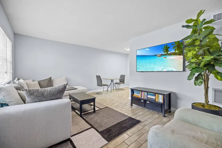 1900 ne 8th ct, #104, Fort Lauderdale fl
