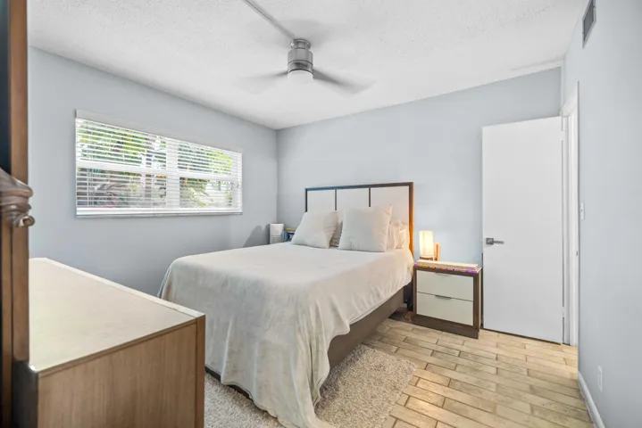 1900 ne 8th ct, #104, Fort Lauderdale fl