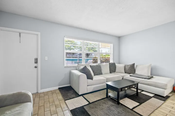 1900 ne 8th ct, #104, Fort Lauderdale fl