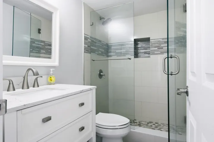 Secondary Bathroom - MLS Photos - 1105