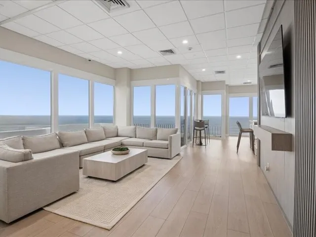 Sky Lounge