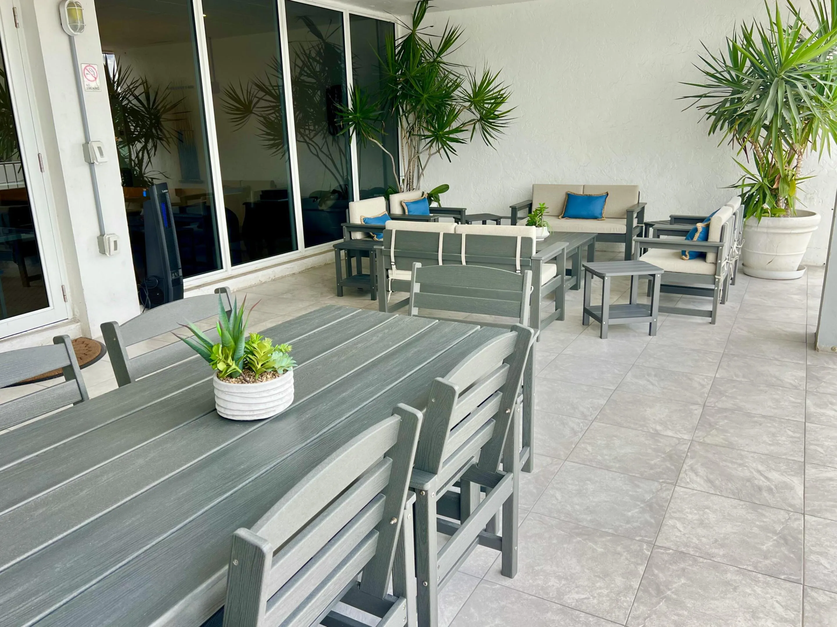 Sunset Lounge