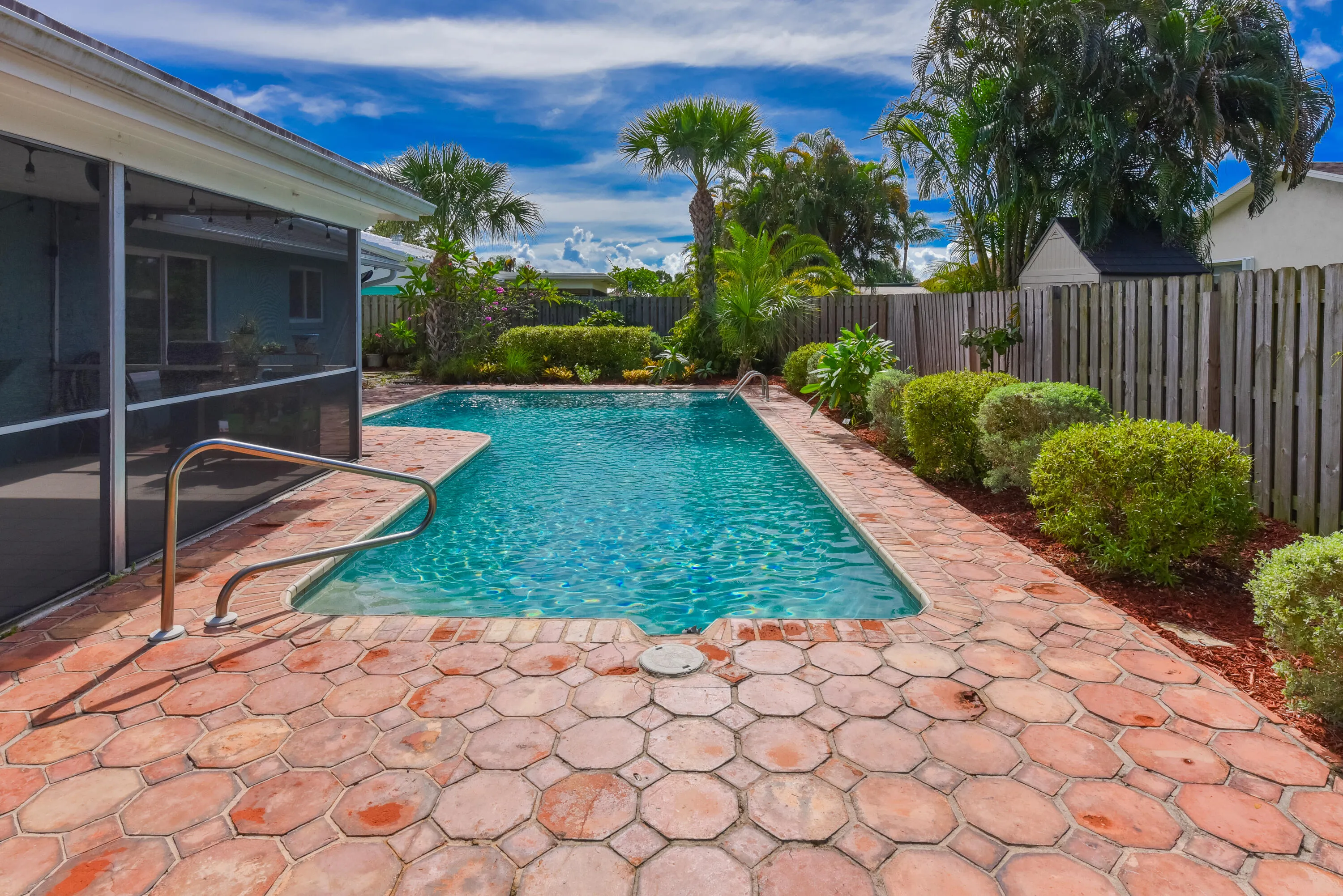 5-foot-deep pool ready for Laps and volleyball