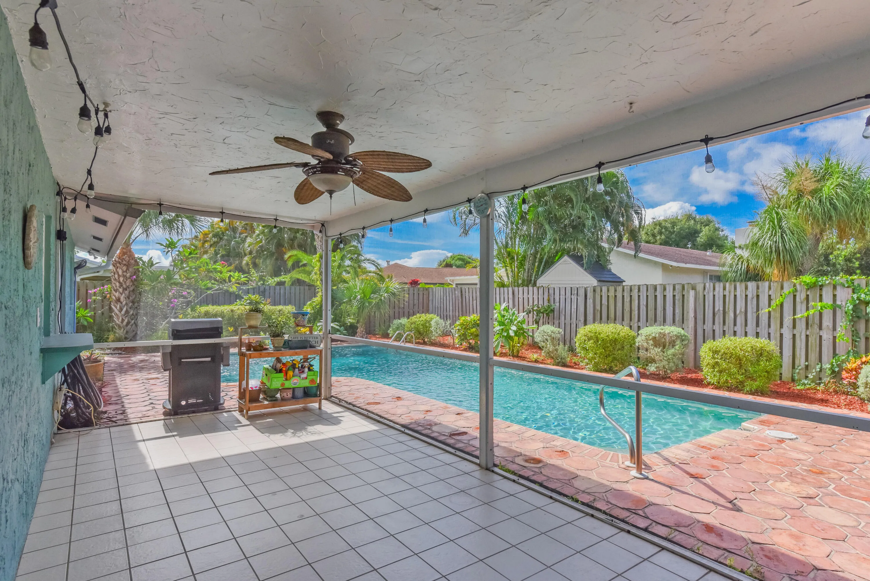 Large Covered/Screened Porch 10 x 22