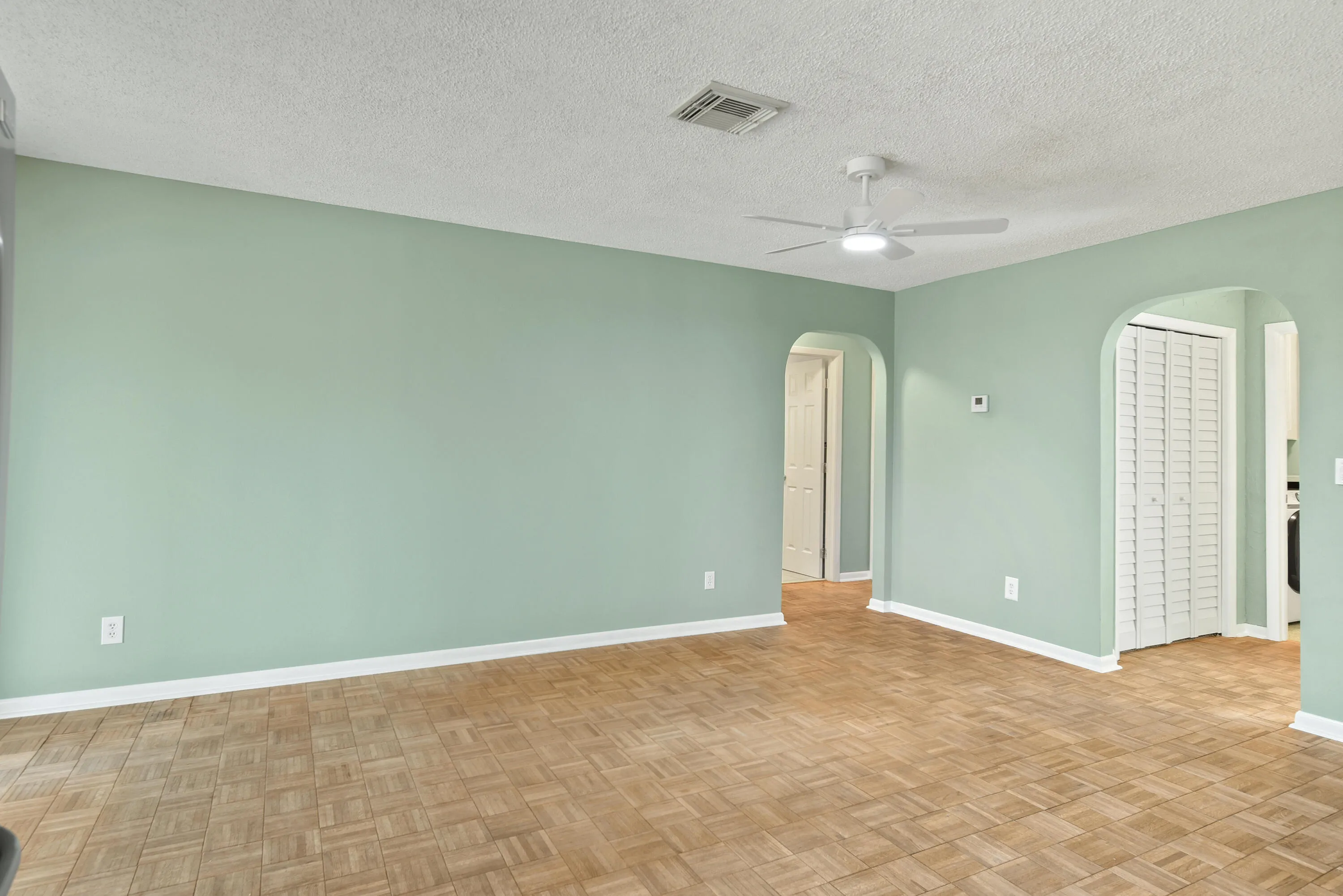 Family Room - Arched Entry to Split Plan Bedrooms
