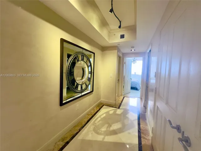 Gallery to bedrooms
