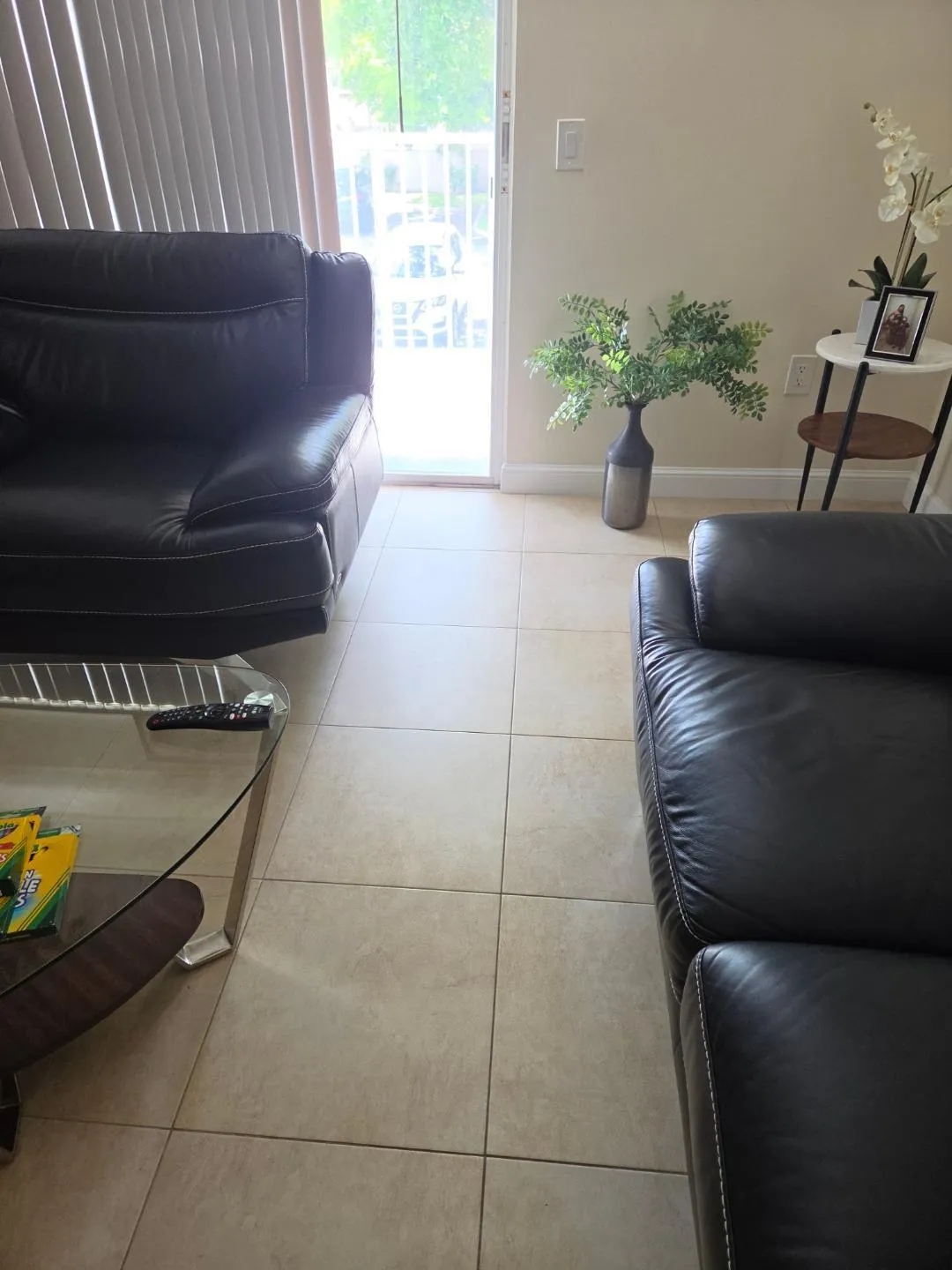 5055 WILES SECOND LIVINGROOM 1