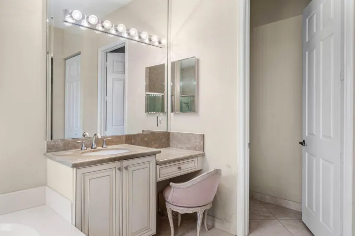 Separate Tub and Shower