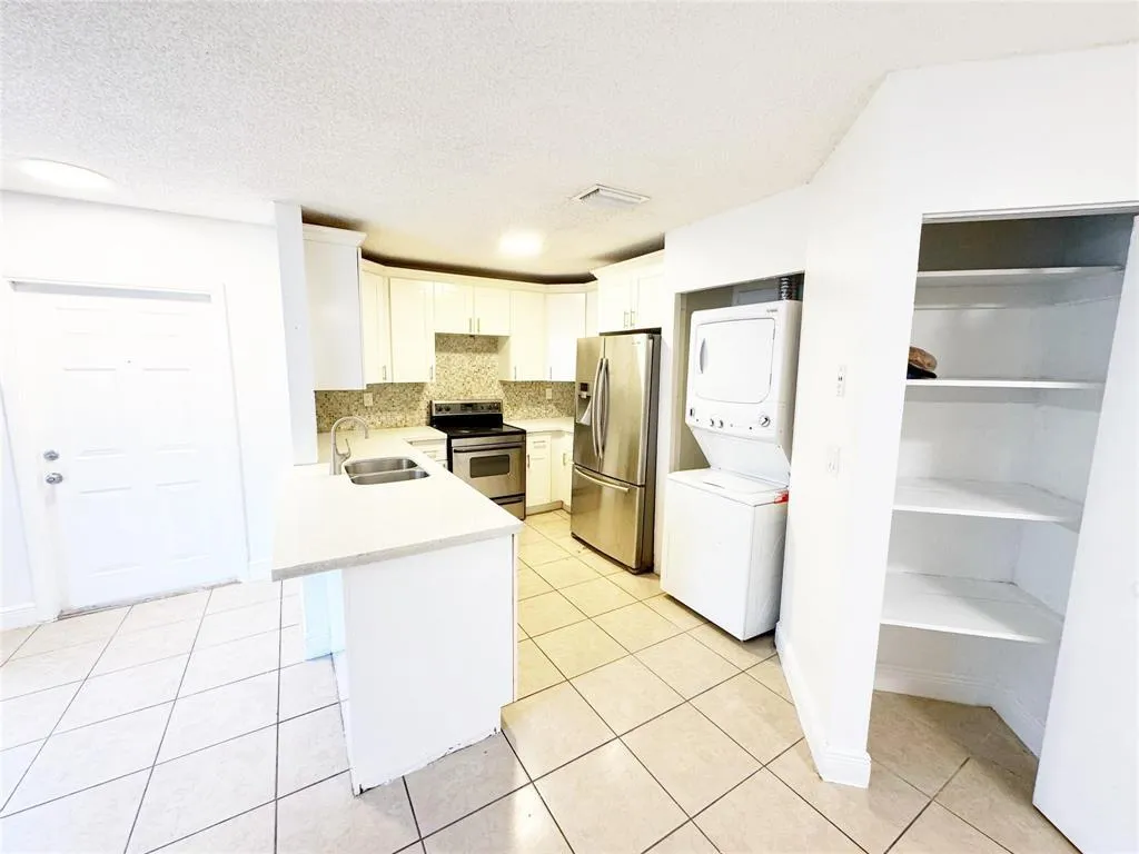 Main House kitchen 2/1