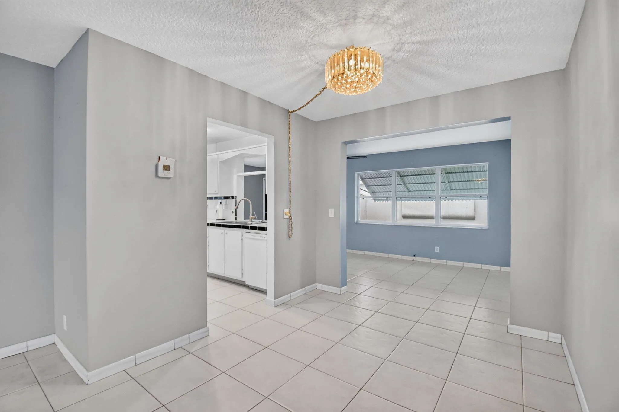 View florida room/Kitchen