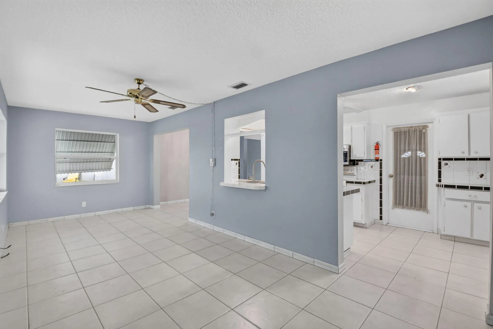 Dining Room/ Kitchen