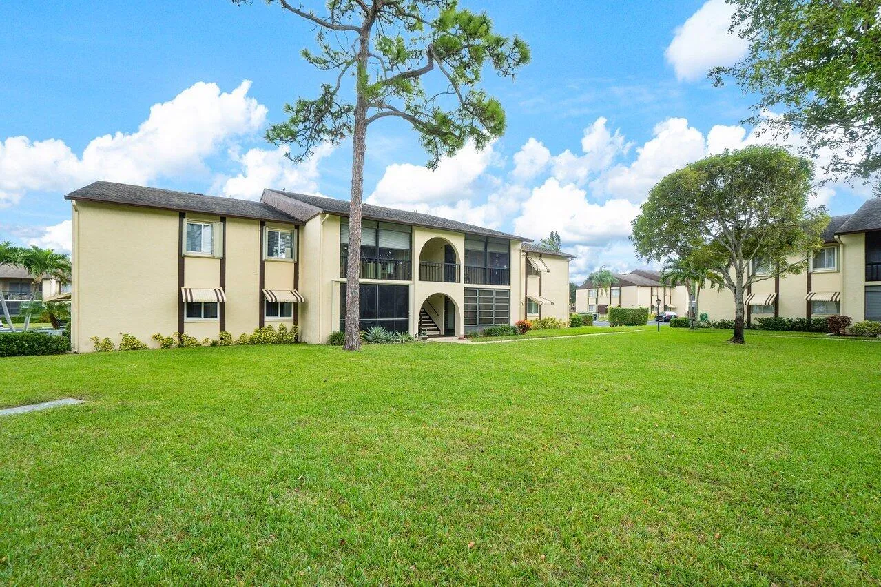 027-587LaPlayasCourt-B2-Greenacres-FL-33