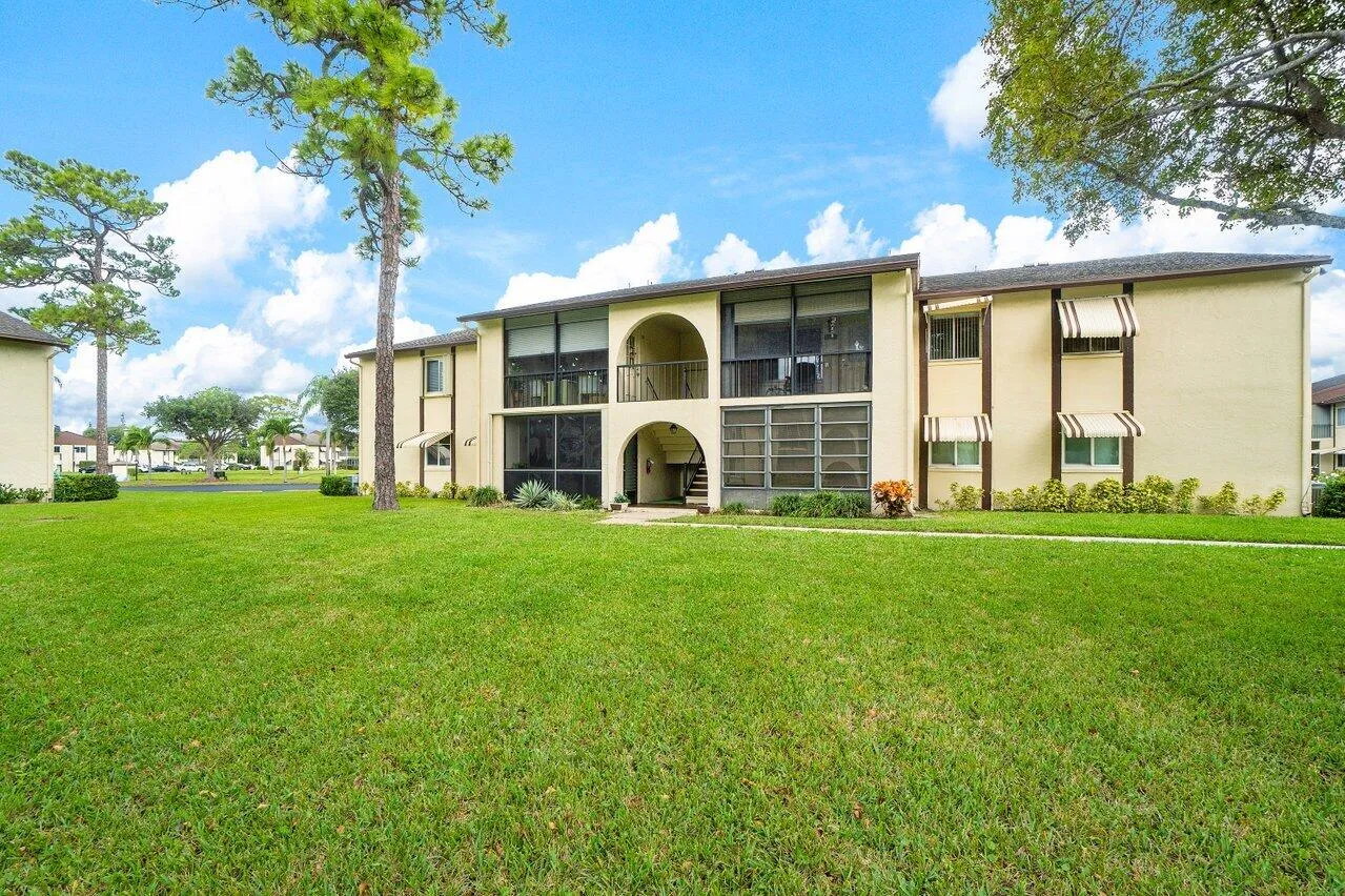 029-587LaPlayasCourt-B2-Greenacres-FL-33