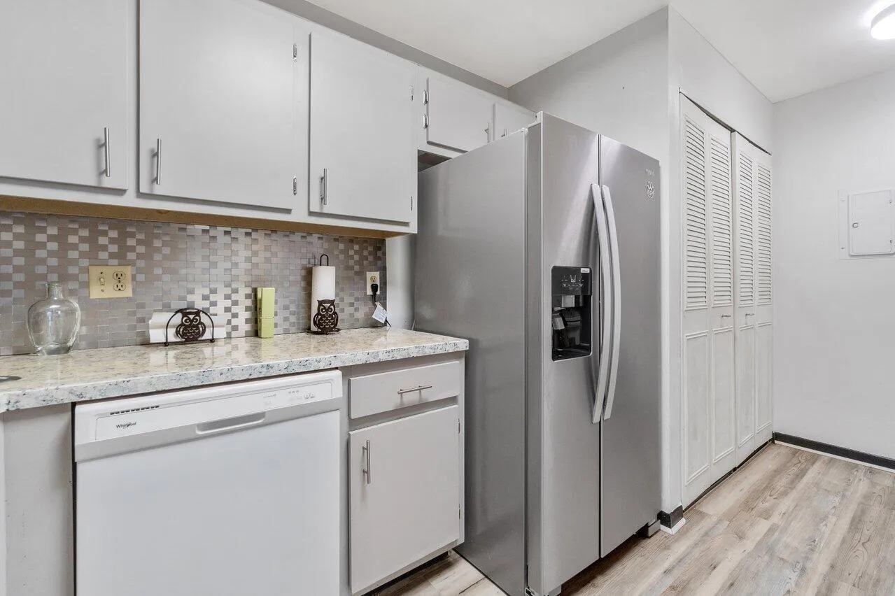 011-587LaPlayasCourt-B2-Greenacres-FL-33