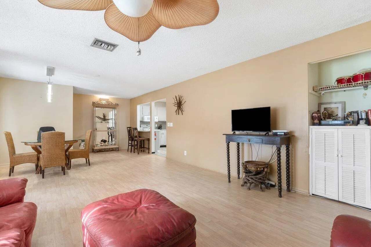 003-587LaPlayasCourt-B2-Greenacres-FL-33
