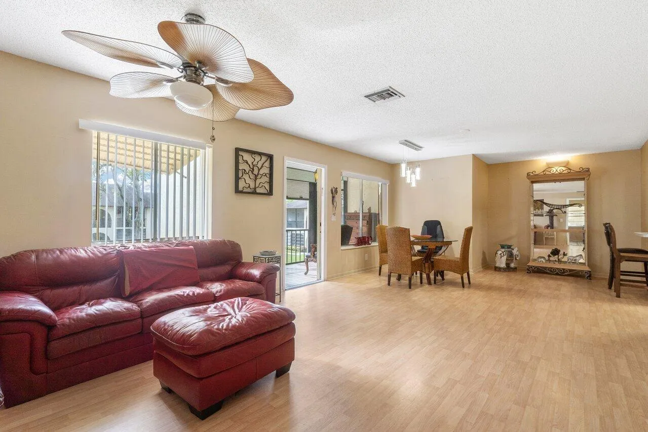 002-587LaPlayasCourt-B2-Greenacres-FL-33