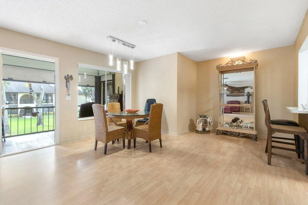 006-587LaPlayasCourt-B2-Greenacres-FL-33