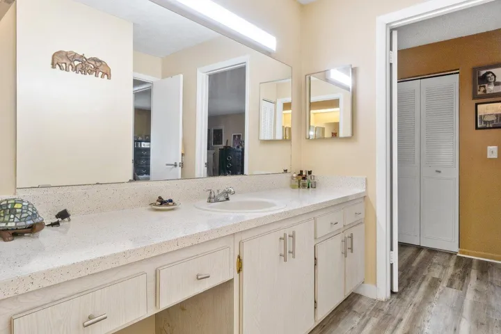 020-587LaPlayasCourt-B2-Greenacres-FL-33