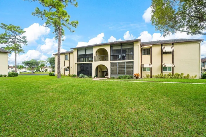 029-587LaPlayasCourt-B2-Greenacres-FL-33