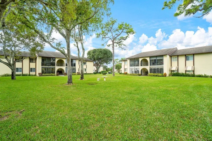 030-587LaPlayasCourt-B2-Greenacres-FL-33
