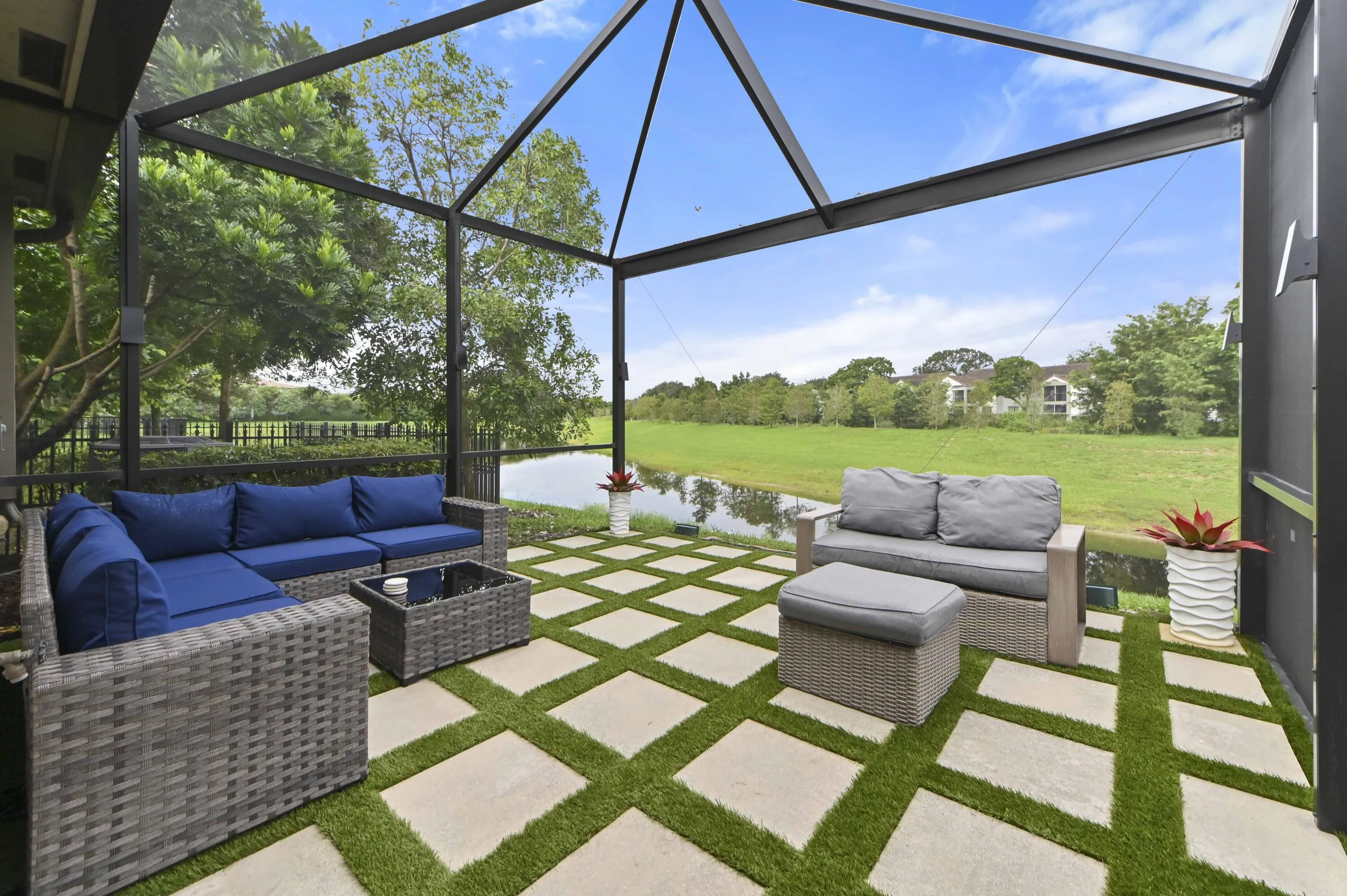 32 Patio 03