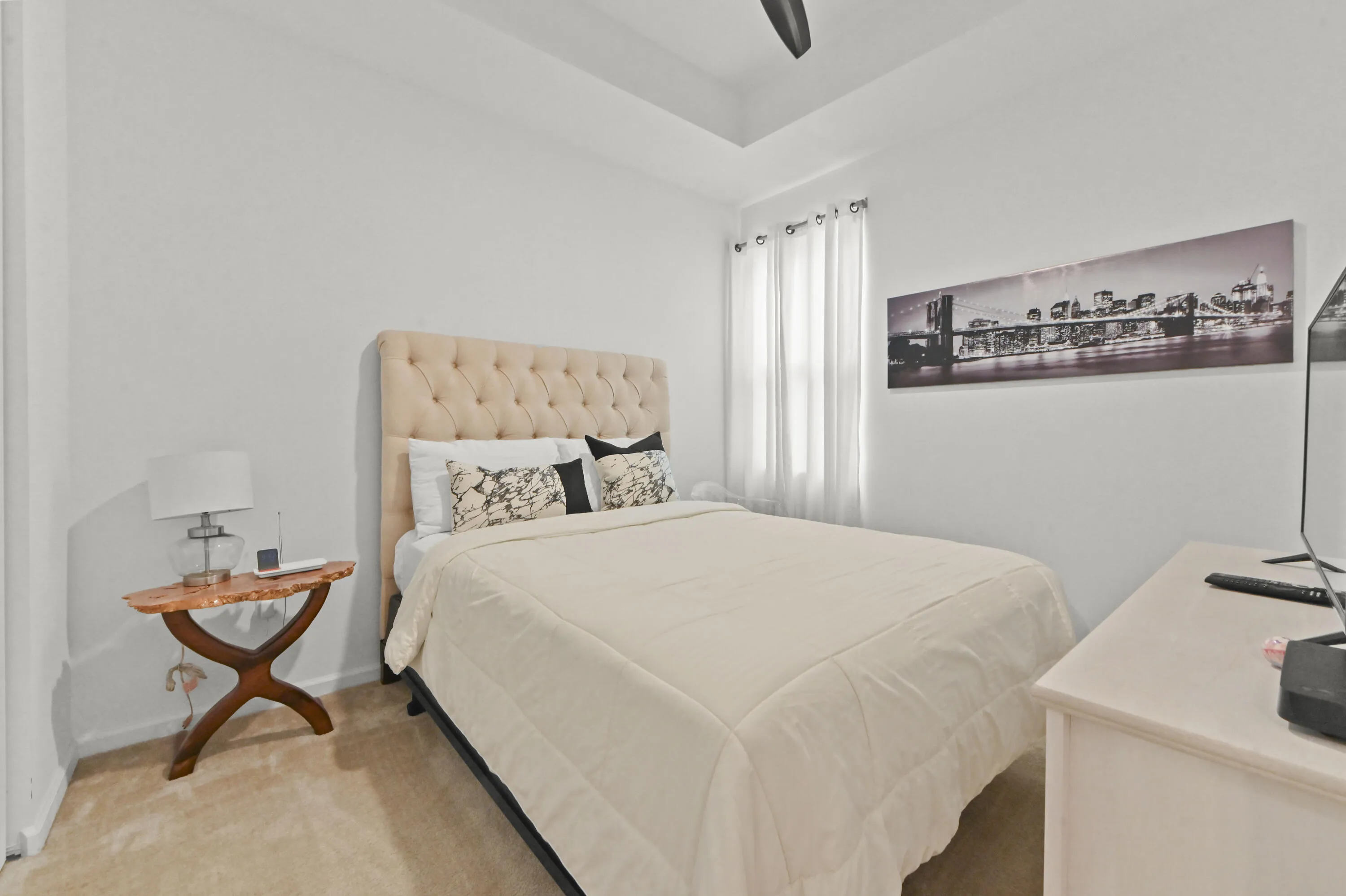 21 Bedroom 01
