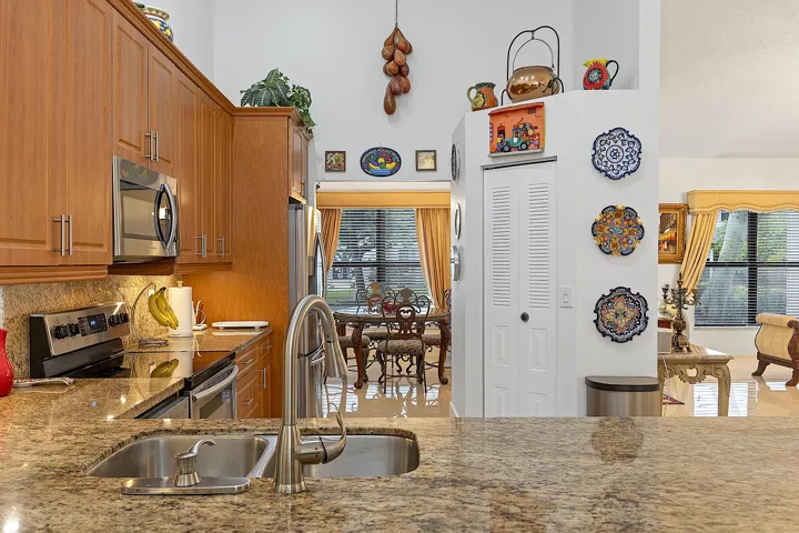 761 Greenbriar Ave, Davie, FL 33325 - 02