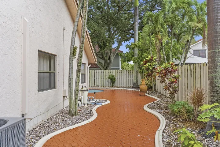 761 Greenbriar Ave, Davie, FL 33325 - 04
