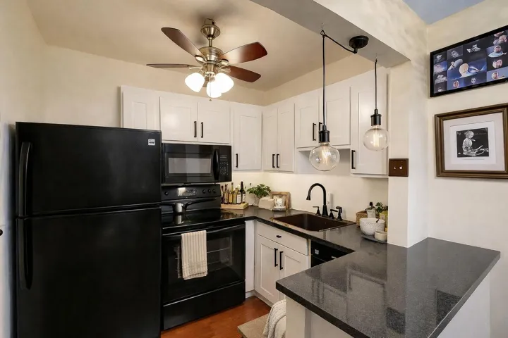 Virtually changed door handles on cabinets