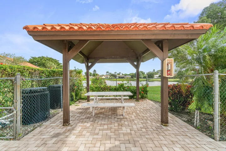 042-28VíaDeCasasNorte-28-BoyntonBeach-F