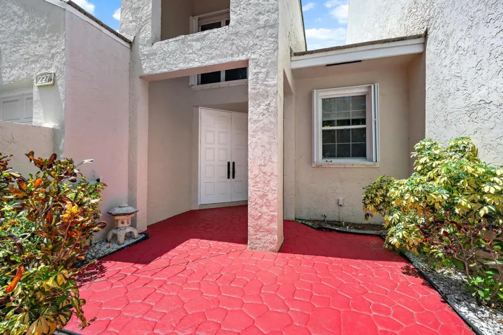 FrontDoor_227 N Lakeshore Dr-3
