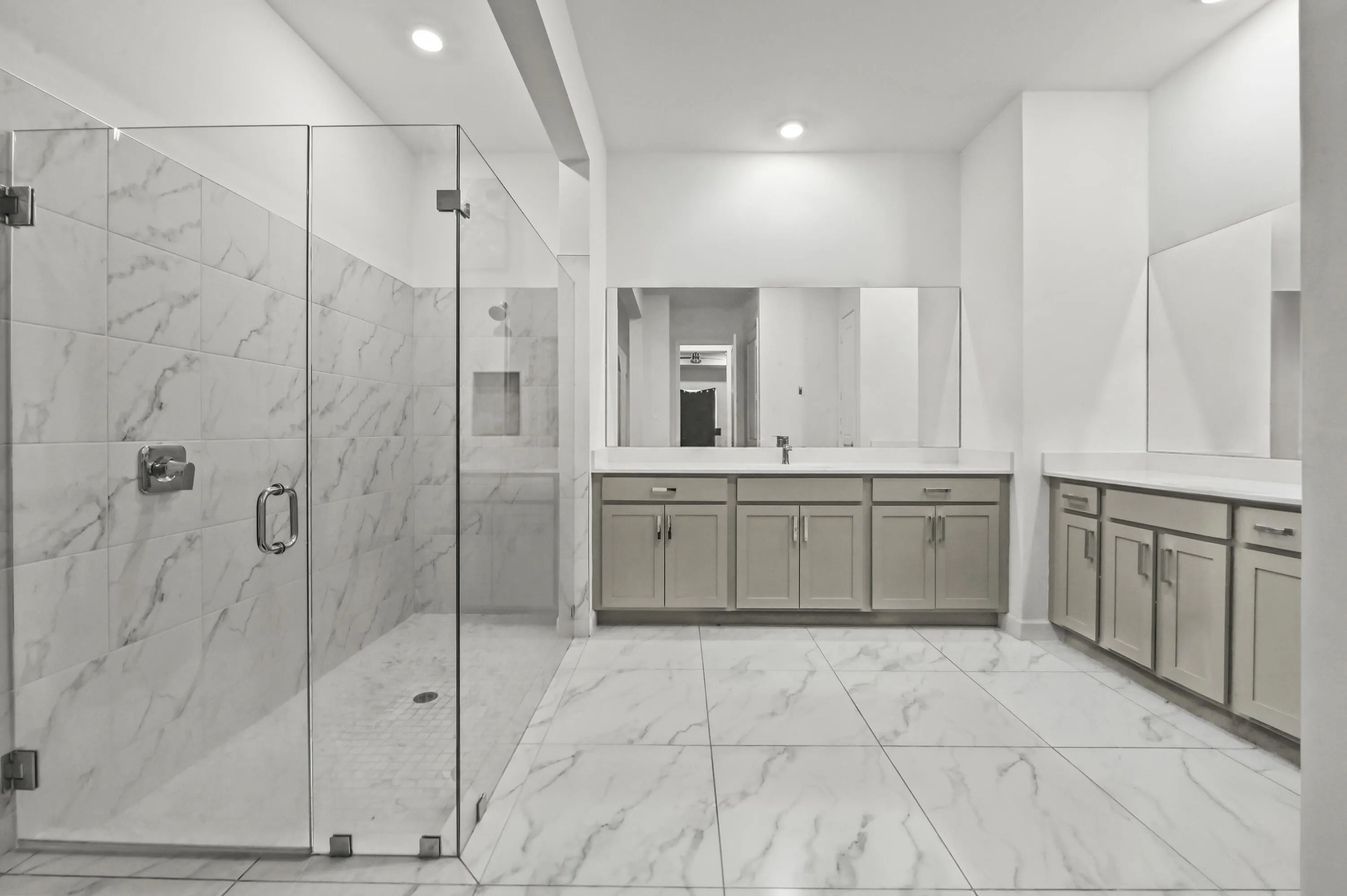 33 Bathroom 01