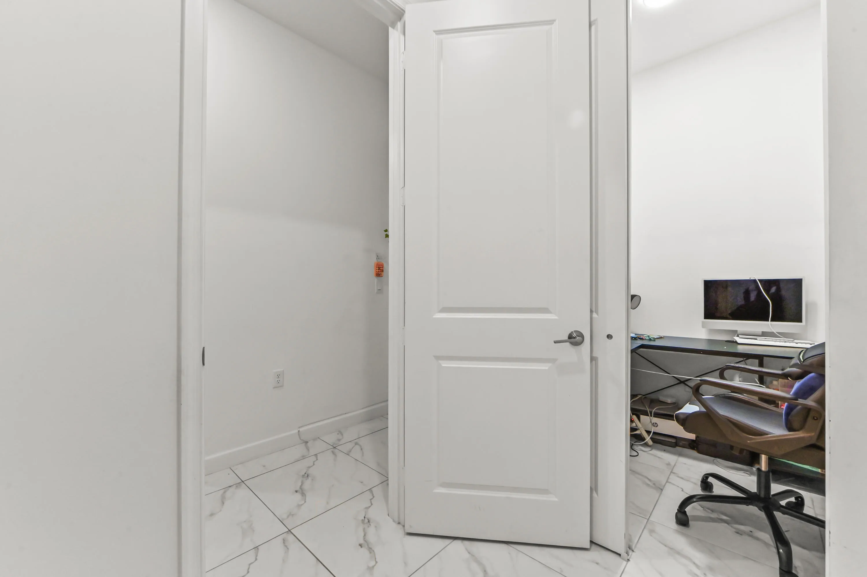 25 Office 01